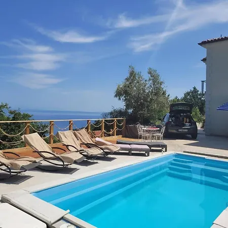 Apartmán With Heated Pool Jacuzzi Sea View