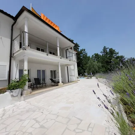 With Heated Pool Jacuzzi Sea View Apartmán Tulisevica