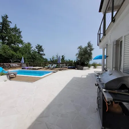 With Heated Pool Jacuzzi Sea View Apartmán Tulisevica