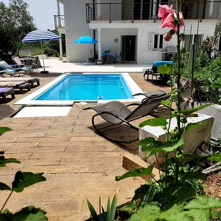 Apartmán With Heated Pool Jacuzzi Sea View Tulisevica