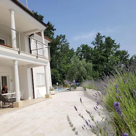 Apartmán With Heated Pool Jacuzzi Sea View *