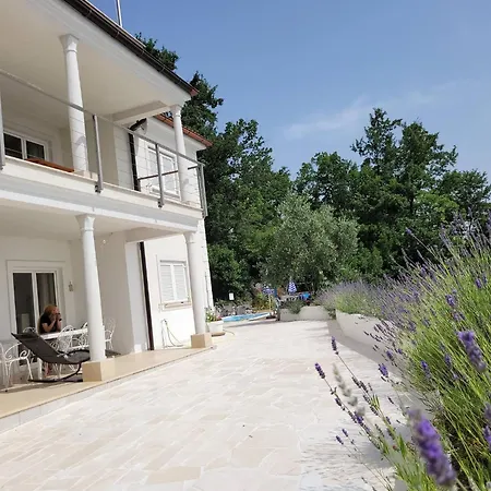 Apartmán With Heated Pool Jacuzzi Sea View