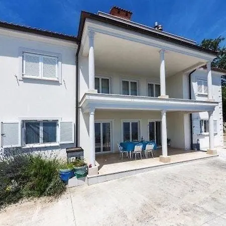 Apartmán With Heated Pool Jacuzzi Sea View *